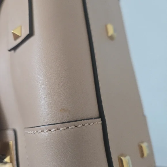 Valentino Garavani Leather Handbag with Gold Accents - Picture 15 of 17